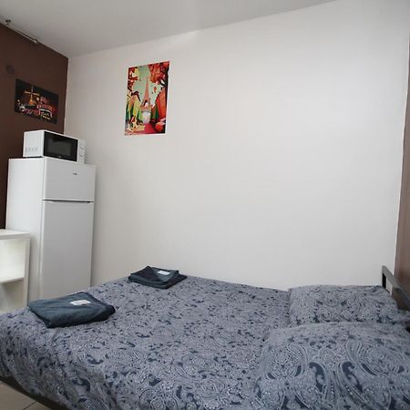 08 - Chambre Proche Paris Et Transports Avec Tv Wifi Saint-Denis  Eksteriør bilde