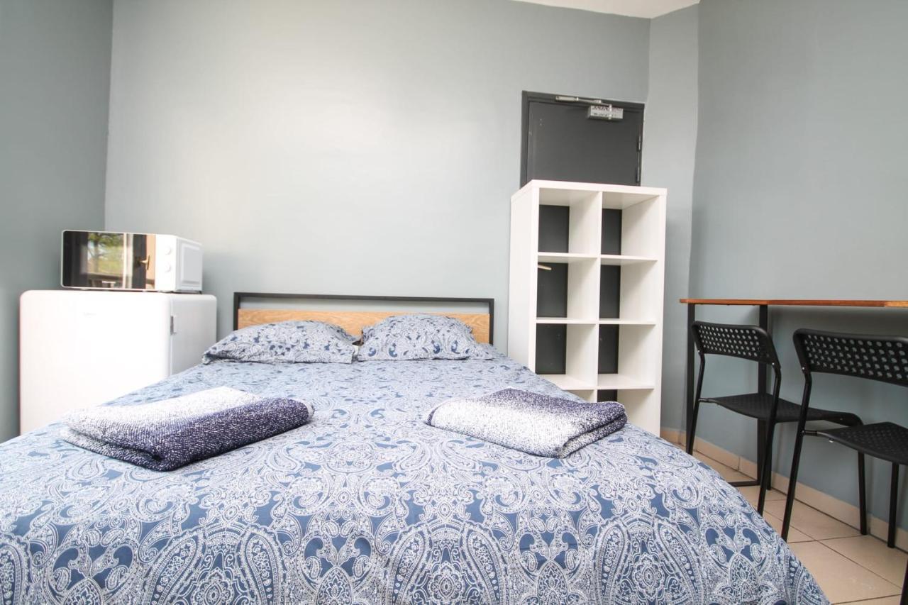 08 - Chambre Proche Paris Et Transports Avec Tv Wifi Saint-Denis  Eksteriør bilde